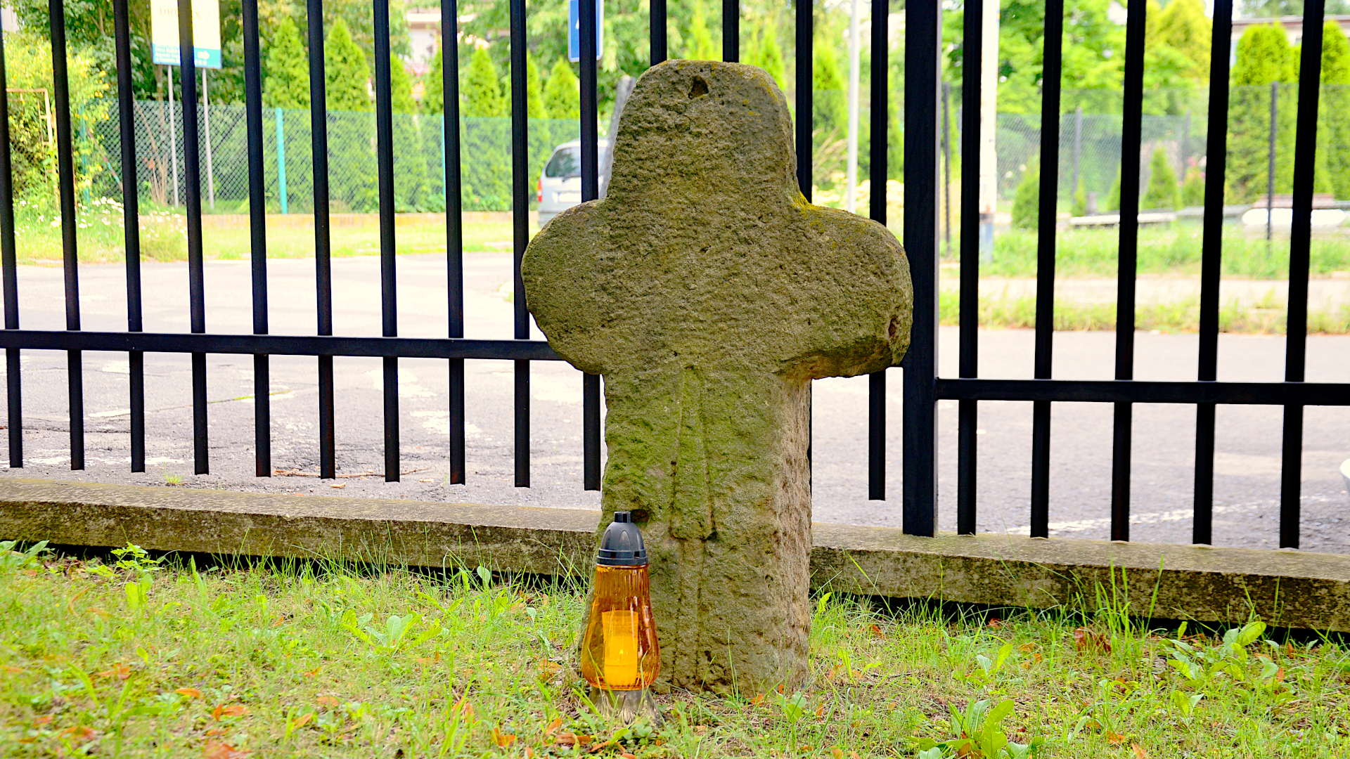 Krzyż pokutny na cmentarzu w Kłodzku